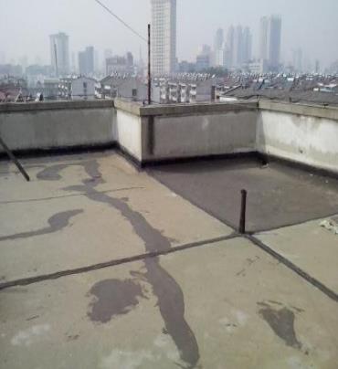 九寨沟漏水维修 楼顶漏水是什么原因，楼顶漏水维修方法是什么?
